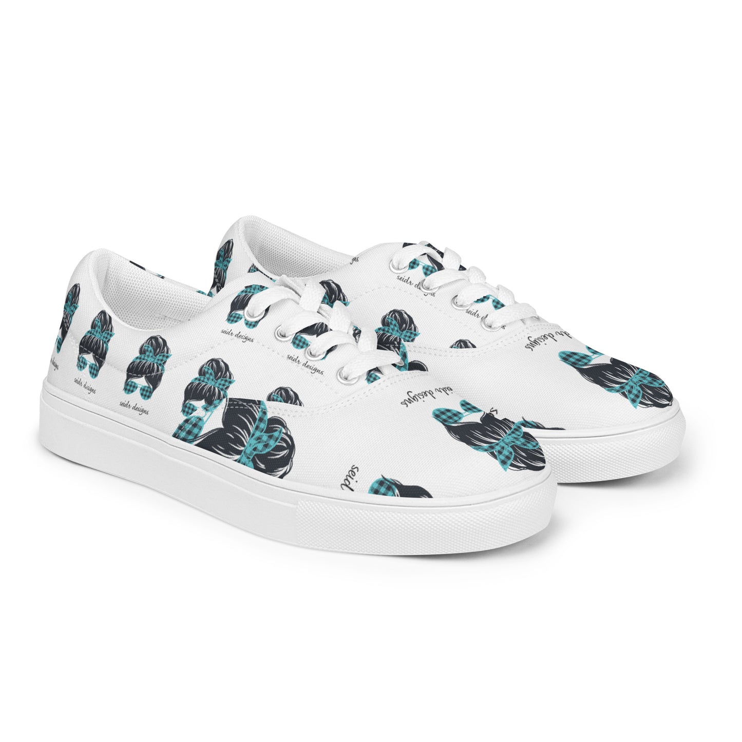 Women’s lace-up canvas shoes